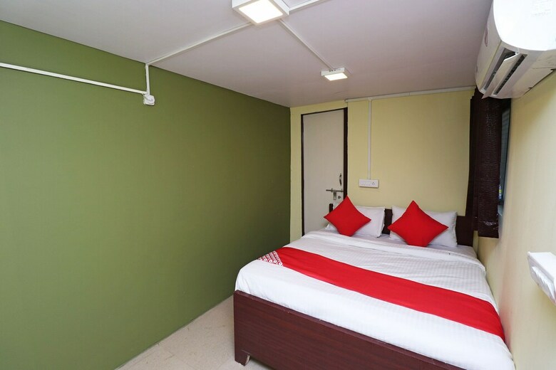 Hotel Oyo 23699 People's  Castle