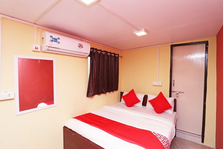 Hotel Oyo 23699 People's  Castle