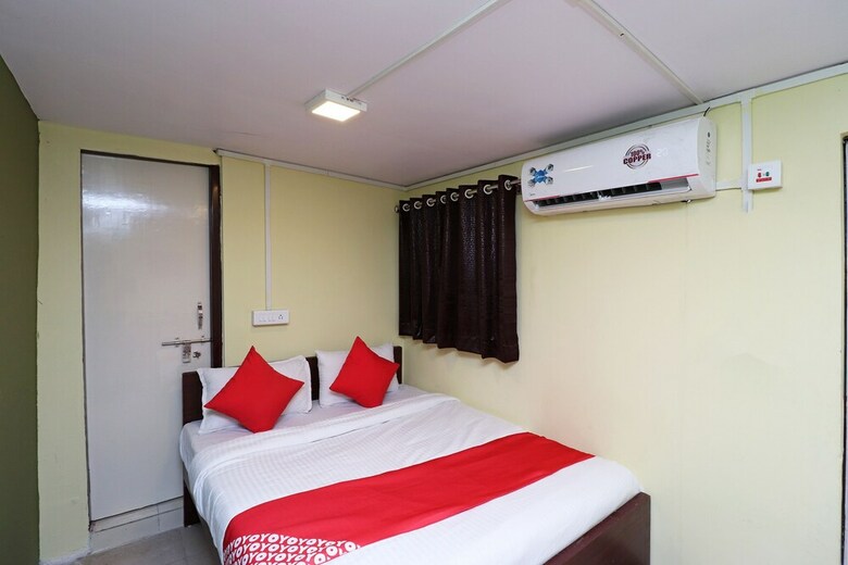 Hotel Oyo 23699 People's  Castle