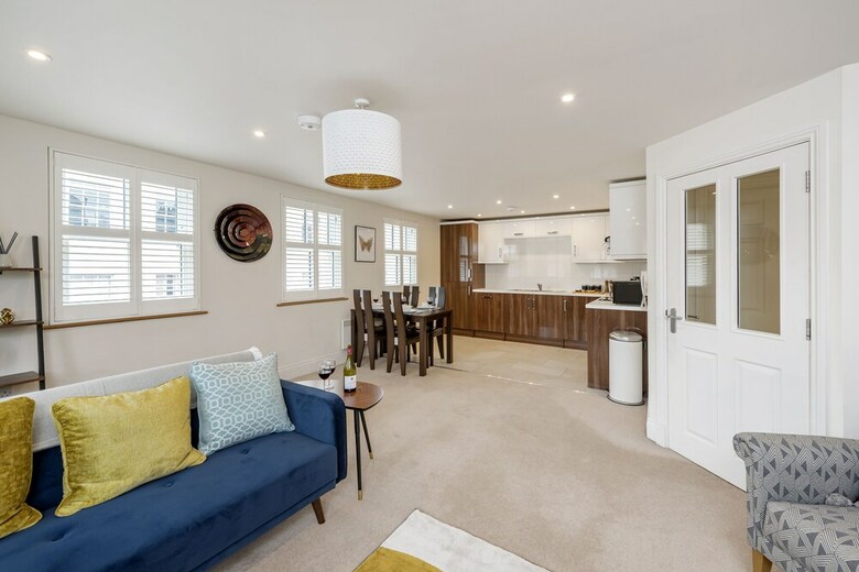 Deluxe Apartment - Central Bath