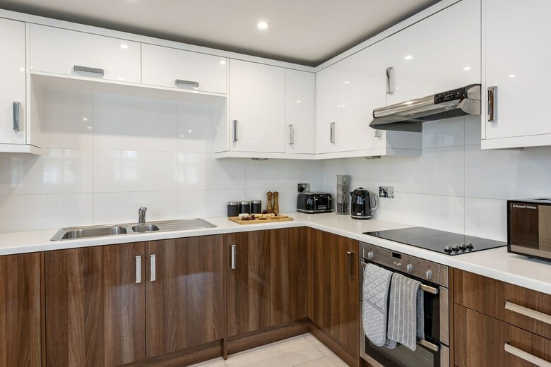 Deluxe Apartment - Central Bath