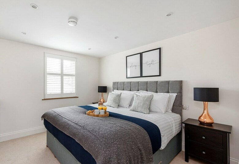 Deluxe Apartment - Central Bath