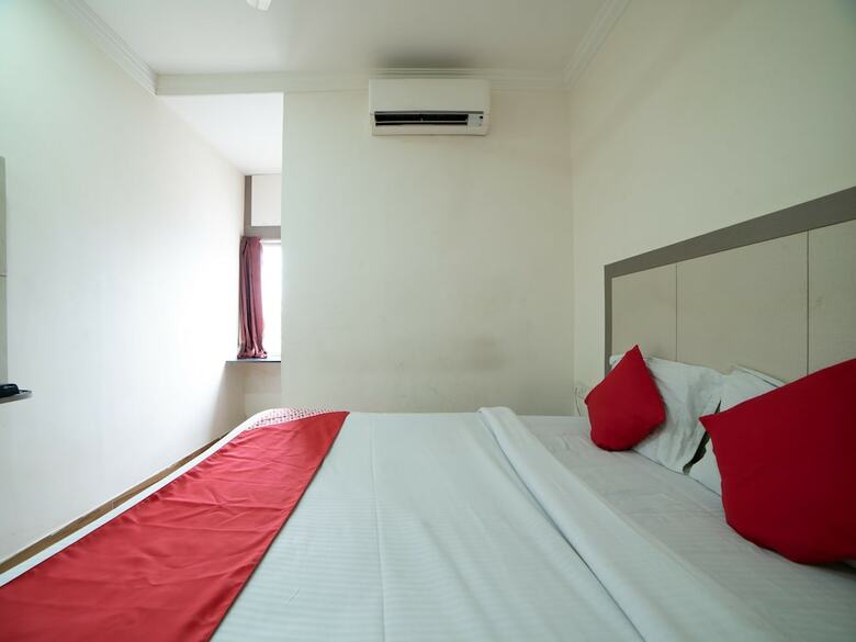 Oyo 45408 Hotel Ambassador