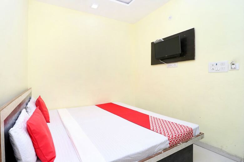 Hotel Oyo 27650 Gian Residency