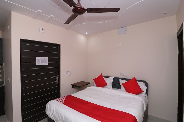 Hotel Oyo 44999 Jaypee Studios