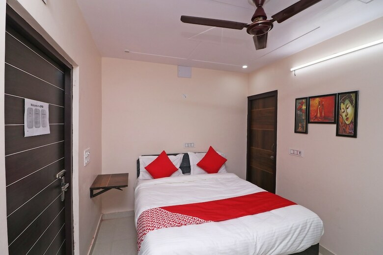 Hotel Oyo 44999 Jaypee Studios