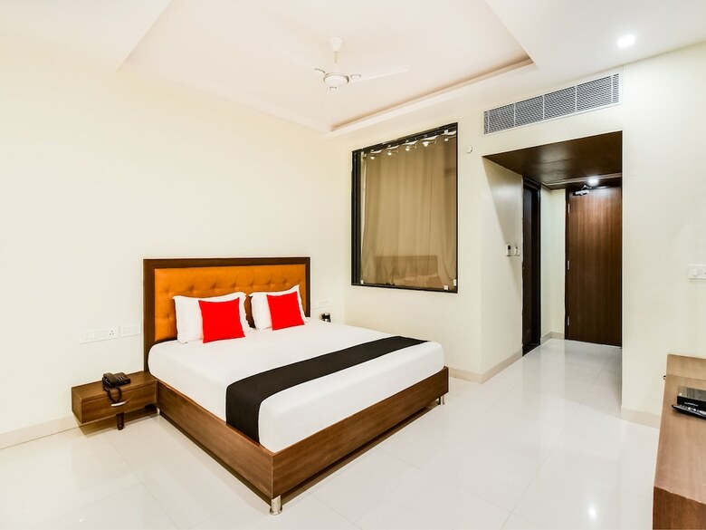 Capital O 46289 Hotel Royal Akshayam