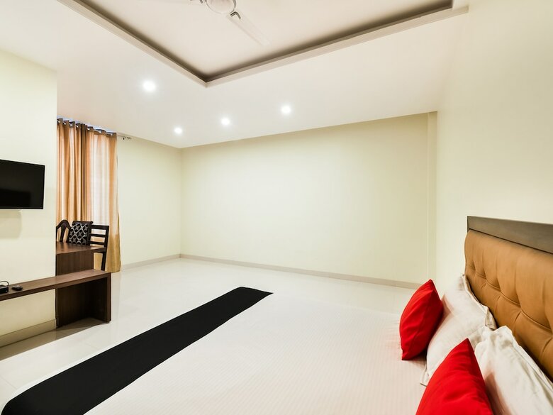 Capital O 46289 Hotel Royal Akshayam