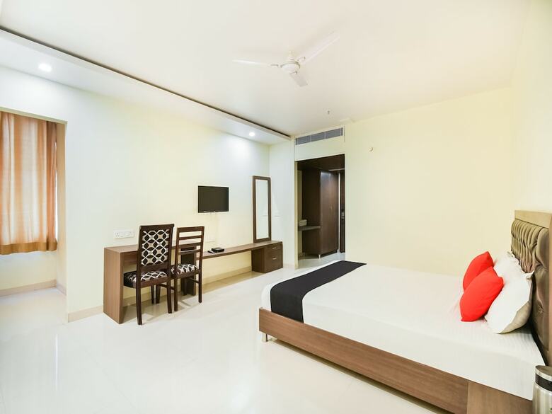 Capital O 46289 Hotel Royal Akshayam