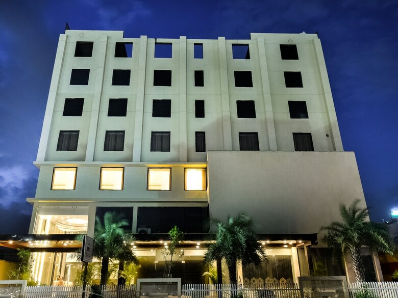 Capital O 46289 Hotel Royal Akshayam