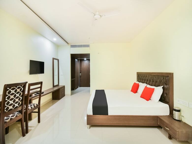 Capital O 46289 Hotel Royal Akshayam