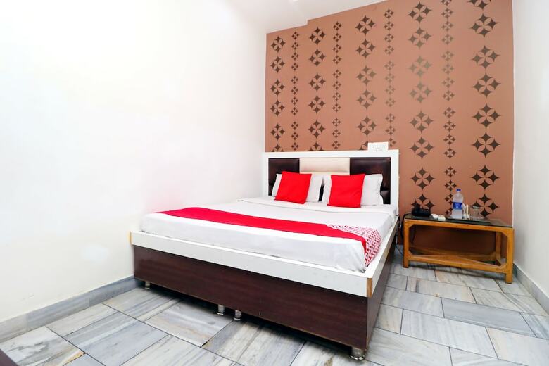 Oyo 44668 Hotel Plazza