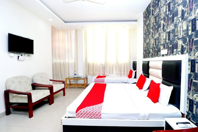 Oyo 44668 Hotel Plazza