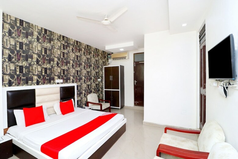 Oyo 44668 Hotel Plazza