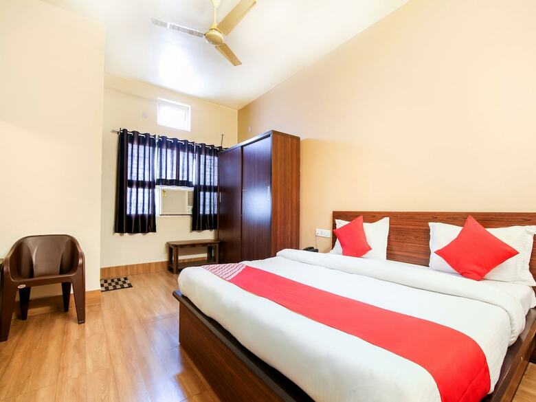 Oyo 43723 Hotel Crystal Riverside