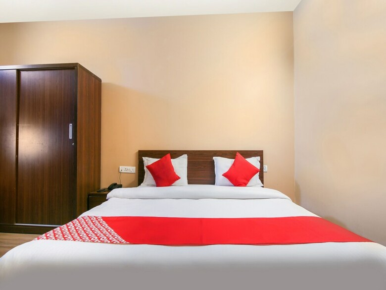 Oyo 43723 Hotel Crystal Riverside