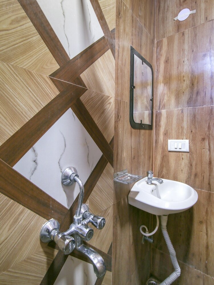Oyo 43723 Hotel Crystal Riverside