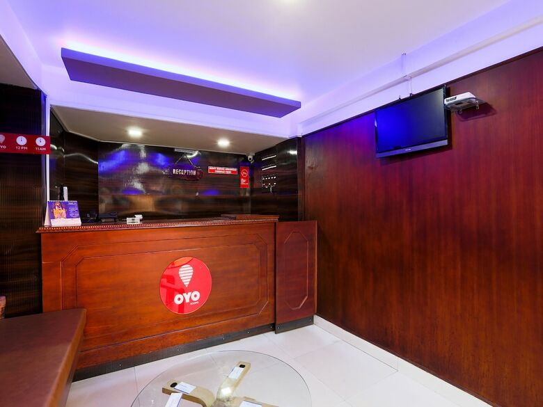 Hotel Oyo 27661 Hays Sk Residency