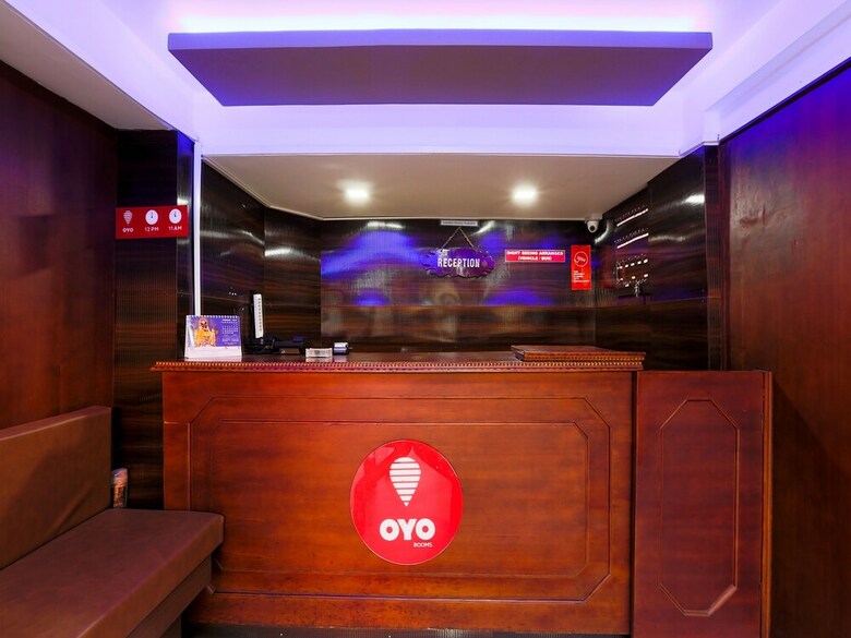 Hotel Oyo 27661 Hays Sk Residency
