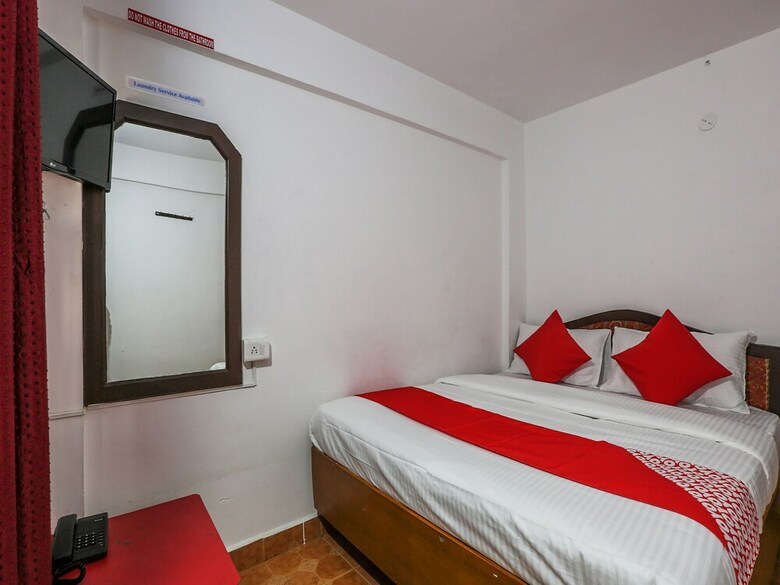 Hotel Oyo 27661 Hays Sk Residency