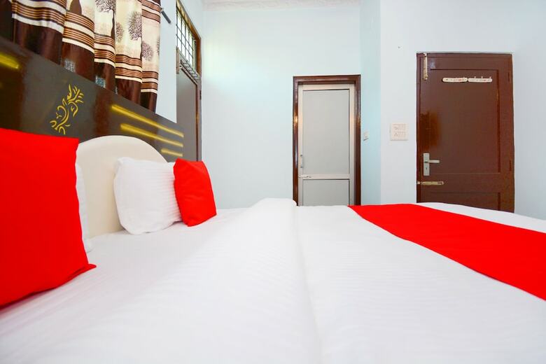 Hotel Oyo 38123 Jb Inn