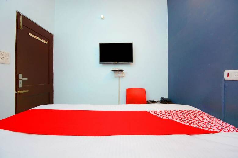 Hotel Oyo 38123 Jb Inn