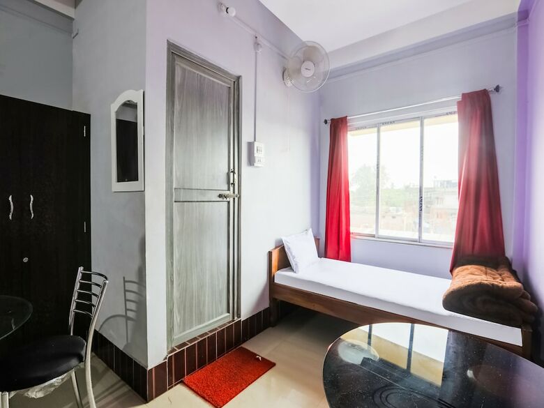 Spot On 47105 Hotel Hornbill