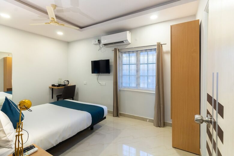 Hotel Silverkey Executive Stays 22453 Himayat Nagar Circle