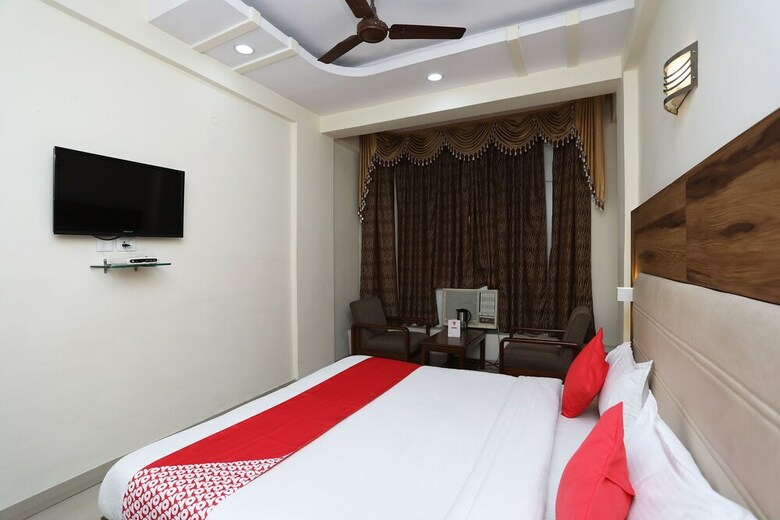 Oyo 30068 Hotel Kesar Palace