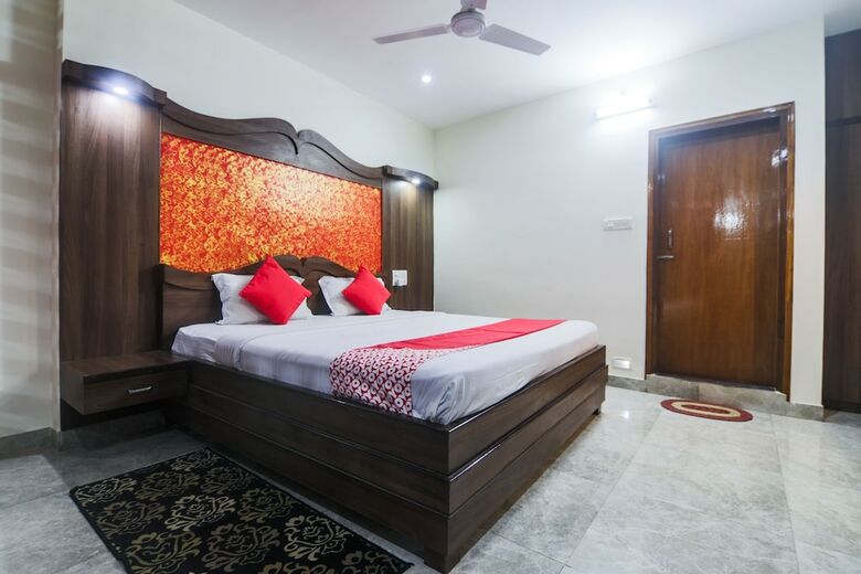 Hotel Oyo 24696 Green Point