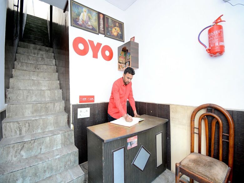 Oyo 30943 Hotel Tourist