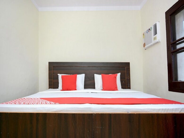 Oyo 30943 Hotel Tourist