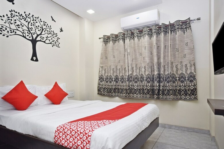 Spot On 29030 Hotel Royal Front
