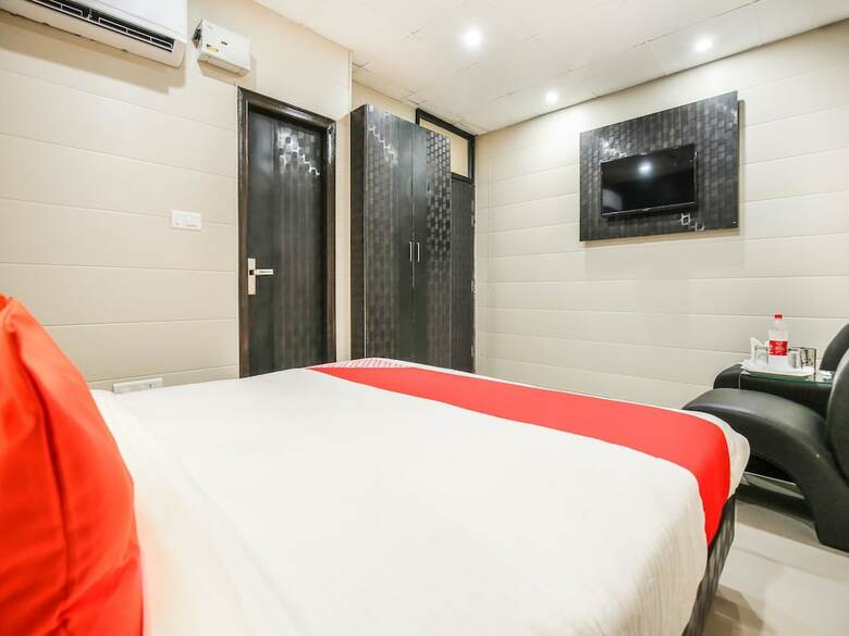 Oyo 46328 Hotel Anand Shri