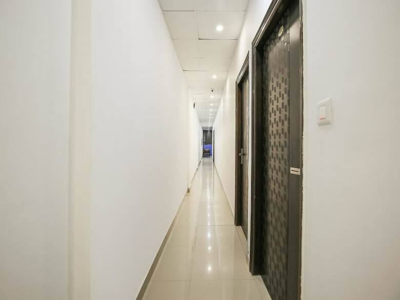 Oyo 46328 Hotel Anand Shri