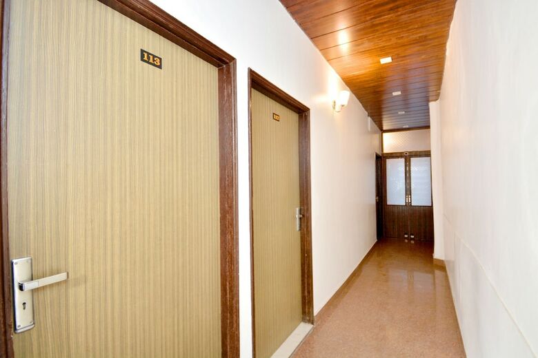 Oyo 39867 Hotel Arora Inn