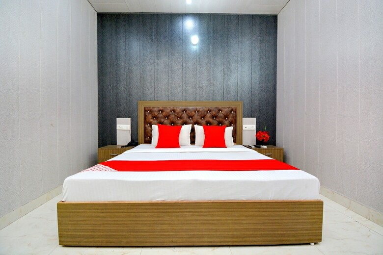 Oyo 39867 Hotel Arora Inn