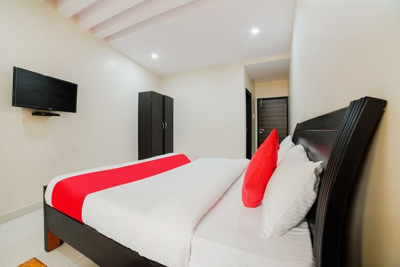 Oyo 46312 Hotel Cedar Plaza