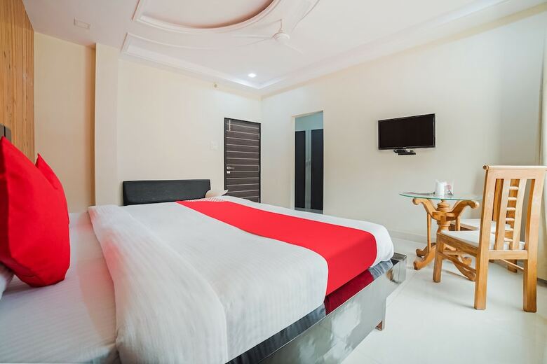 Oyo 46312 Hotel Cedar Plaza
