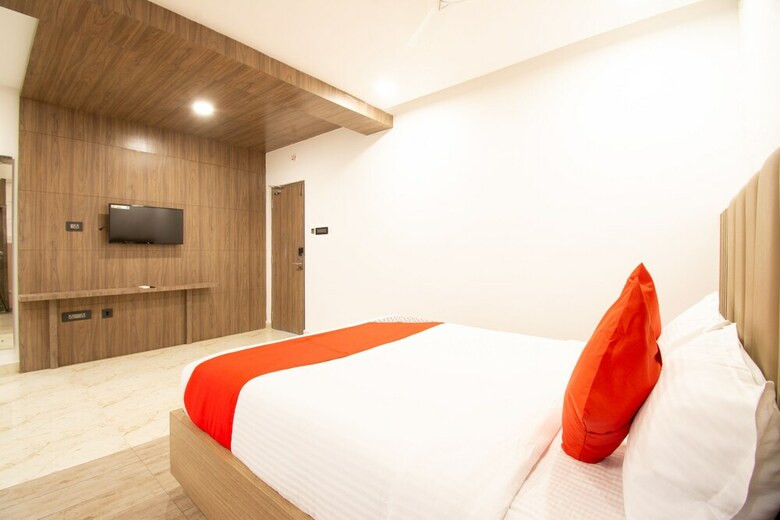 Oyo 23031 V Hotel