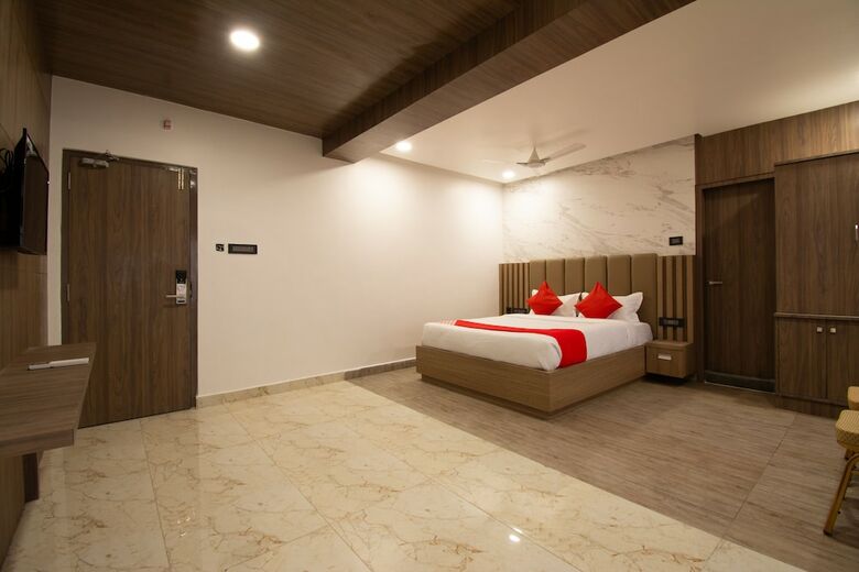 Oyo 23031 V Hotel