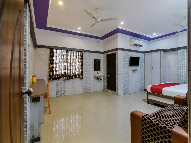Oyo 30545 Hotel Jeevan Park