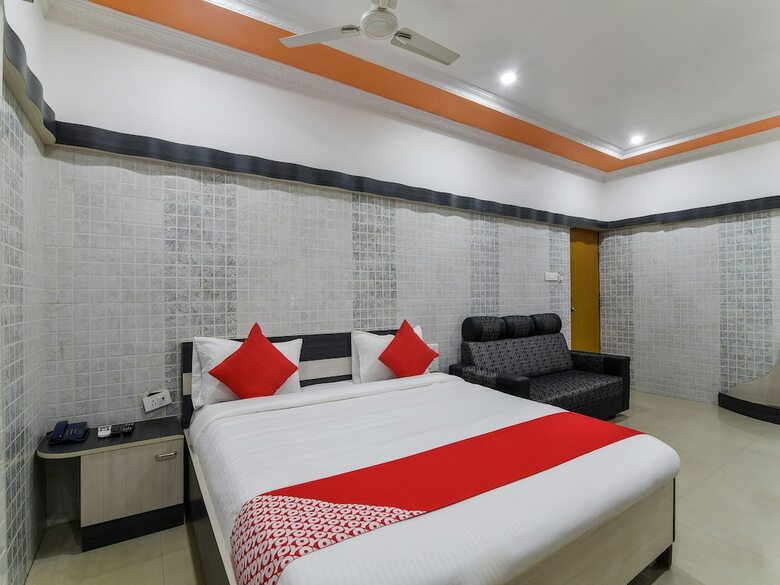Oyo 30545 Hotel Jeevan Park