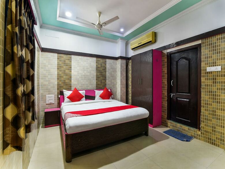 Oyo 30545 Hotel Jeevan Park