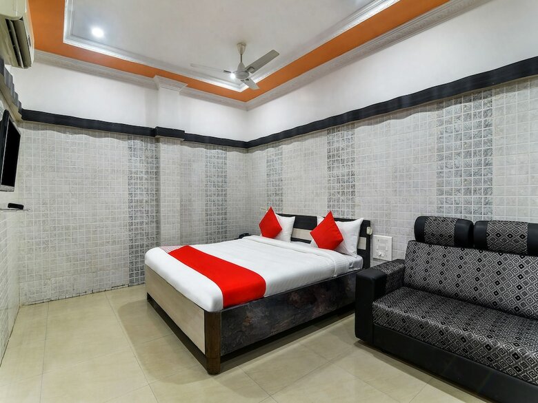 Oyo 30545 Hotel Jeevan Park