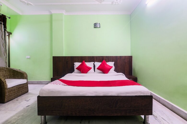 Oyo 27675 Hotel Am Palace