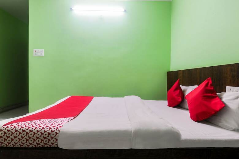 Oyo 27675 Hotel Am Palace