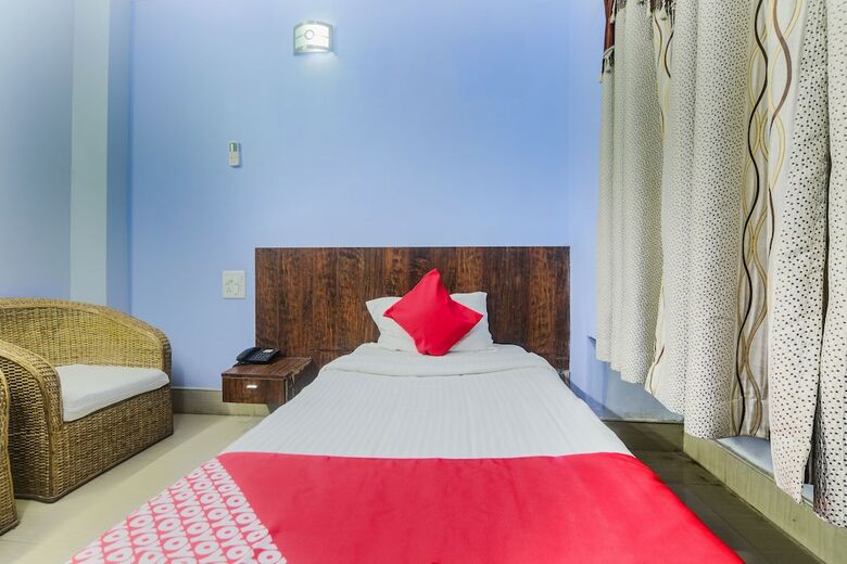 Oyo 27675 Hotel Am Palace