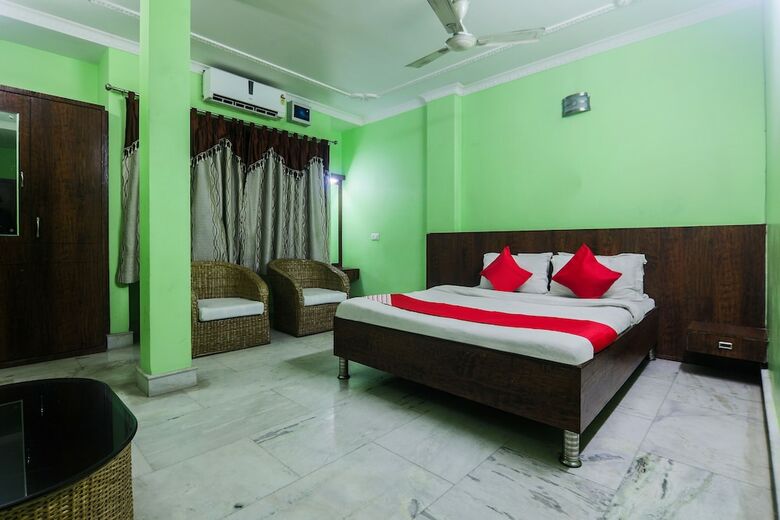 Oyo 27675 Hotel Am Palace