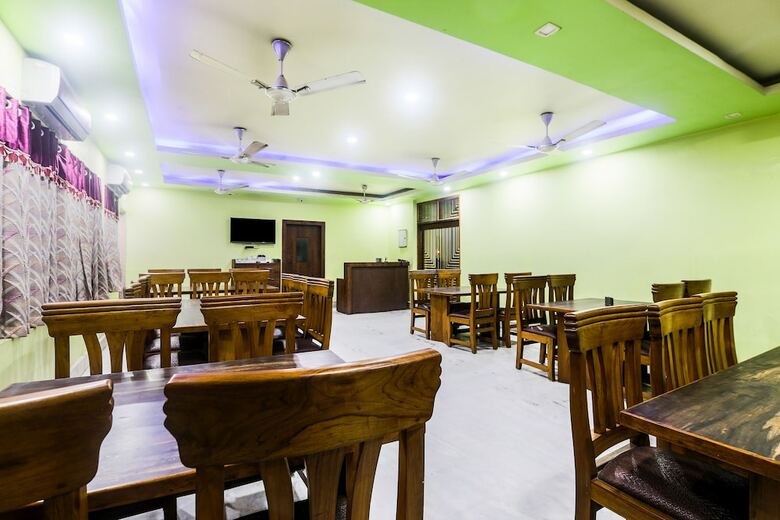 Oyo 27675 Hotel Am Palace
